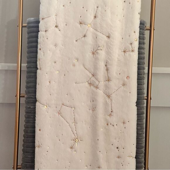 AVIVA STANOFF Zodiac Ivory With Gold Throw 50X70” - Picture 6 of 7